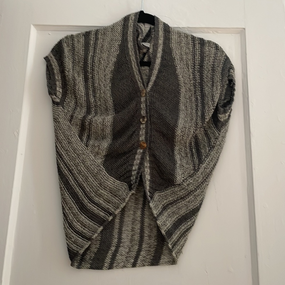 Sarah Pacini knit grey shrug. XS.